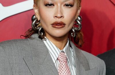 Mullet-ul în două tonuri al Ritei Ora este un mod extraordinar de a începe luna decembrie – Vezi fotografiile