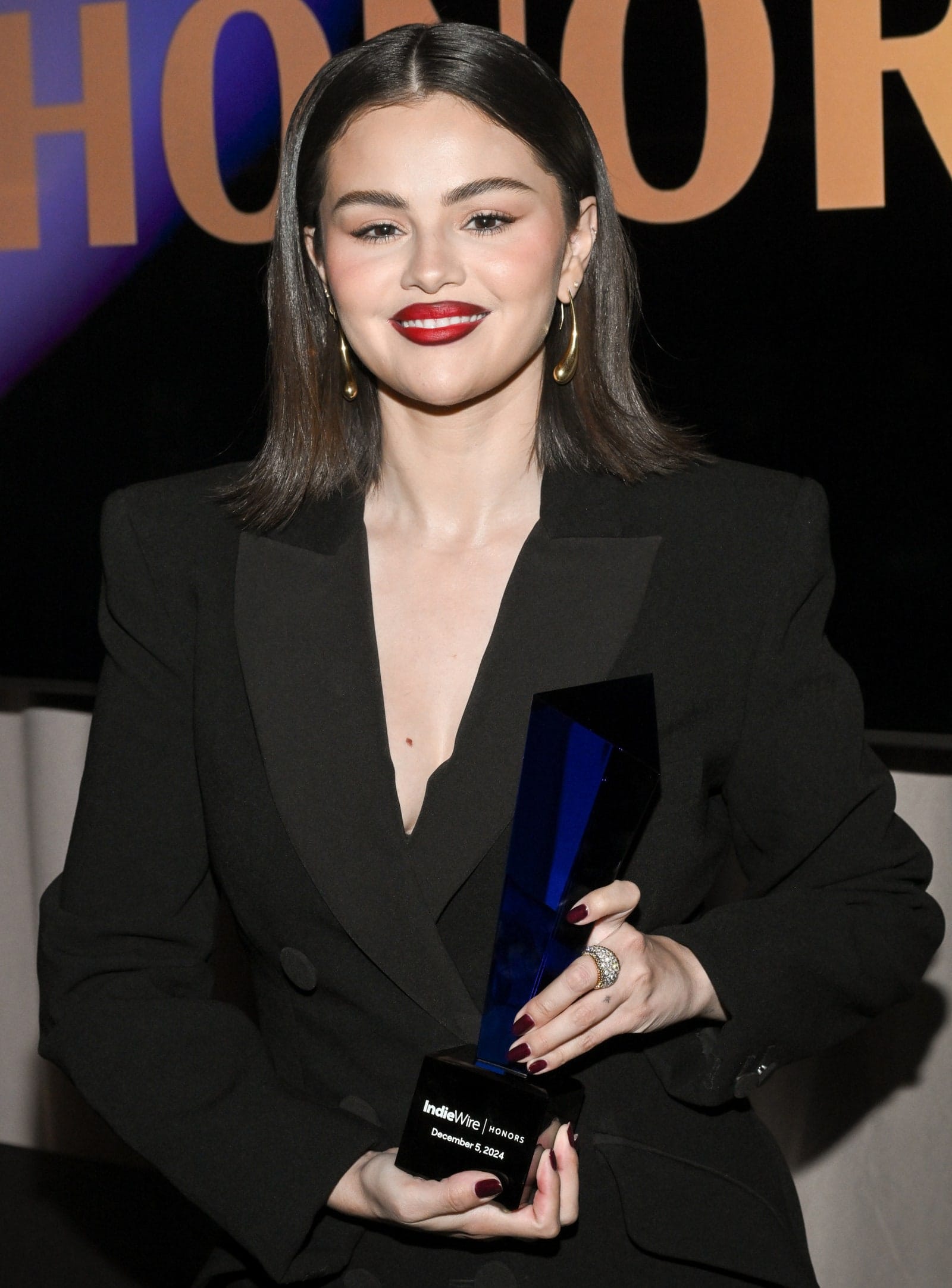 Selena Gomez a reușit în totalitate tendința buzelor Ombré inspirată din anii ’90 – Vezi fotografiile