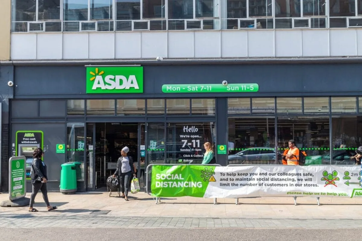 Asda se confruntă cu provocări financiare în timp ce se apropie rambursarea a 900 de milioane de lire sterline pentru Walmart