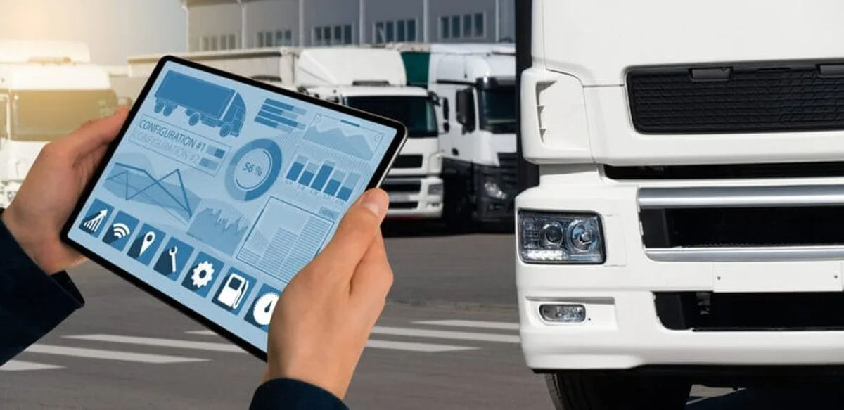 De ce întreprinderile ar trebui să investească în software personalizat de urmărire GPS a vehiculelor