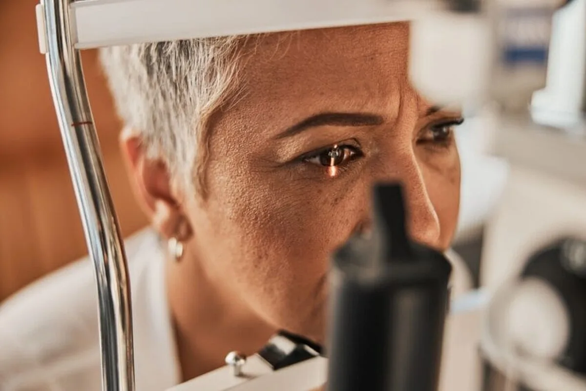 Chirurgia oculară cu laser – Viața fără lentile de contact și ochelari
