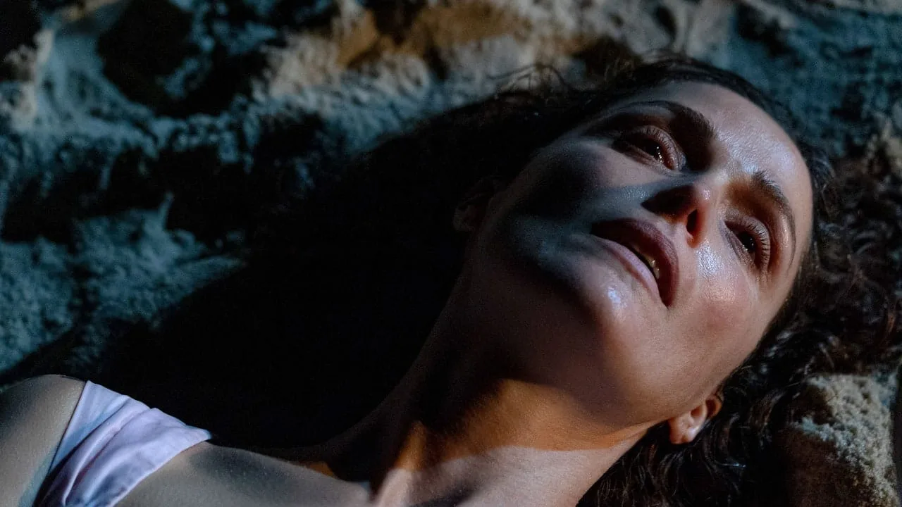 Rose Byrne oferă performanța vieții în „Dacă aș avea picioare, te-aș lovi