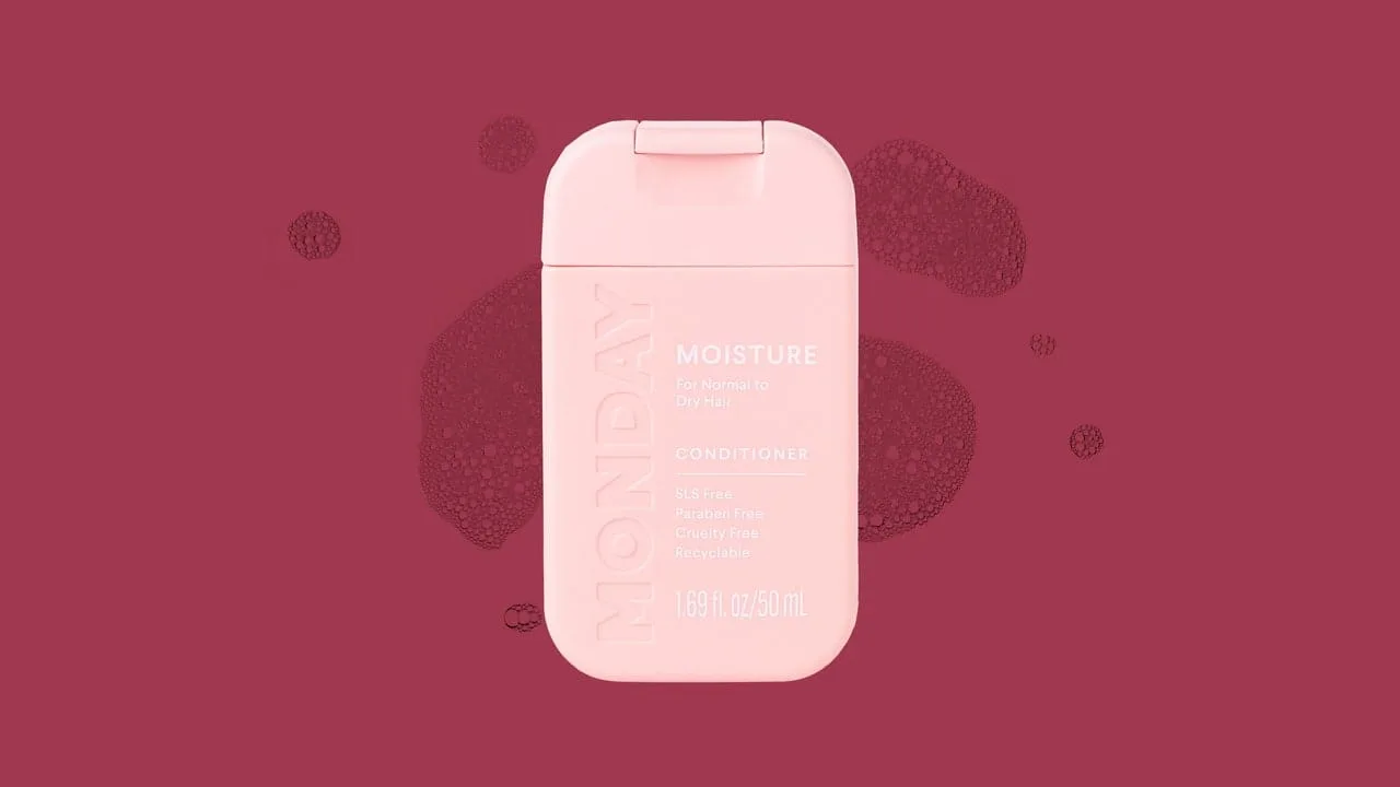 Balsamul Monday Haircare Moisture îmi oferă mai multă strălucire și mai puțină frizz-Review
