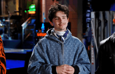 Vedeți cum Timothée Chalamet interpretează cântece de Bob Dylan la „SNL