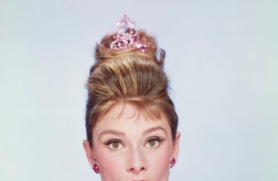 Ariana Grande a făcut o schimbare neașteptată a culorii părului pentru Globurile de Aur – vezi fotografiile