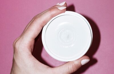 First Aid Beauty recheamă voluntar crema de nucă de cocos și vanilie Ultra Repair