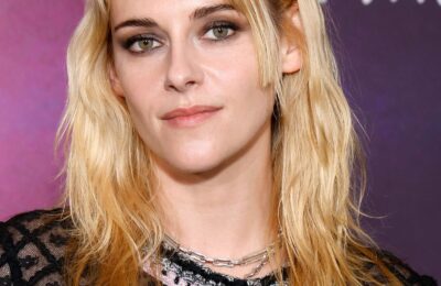 Kristen Stewart a făcut o întoarcere triumfătoare la părul blond Hipster – Vezi fotografiile