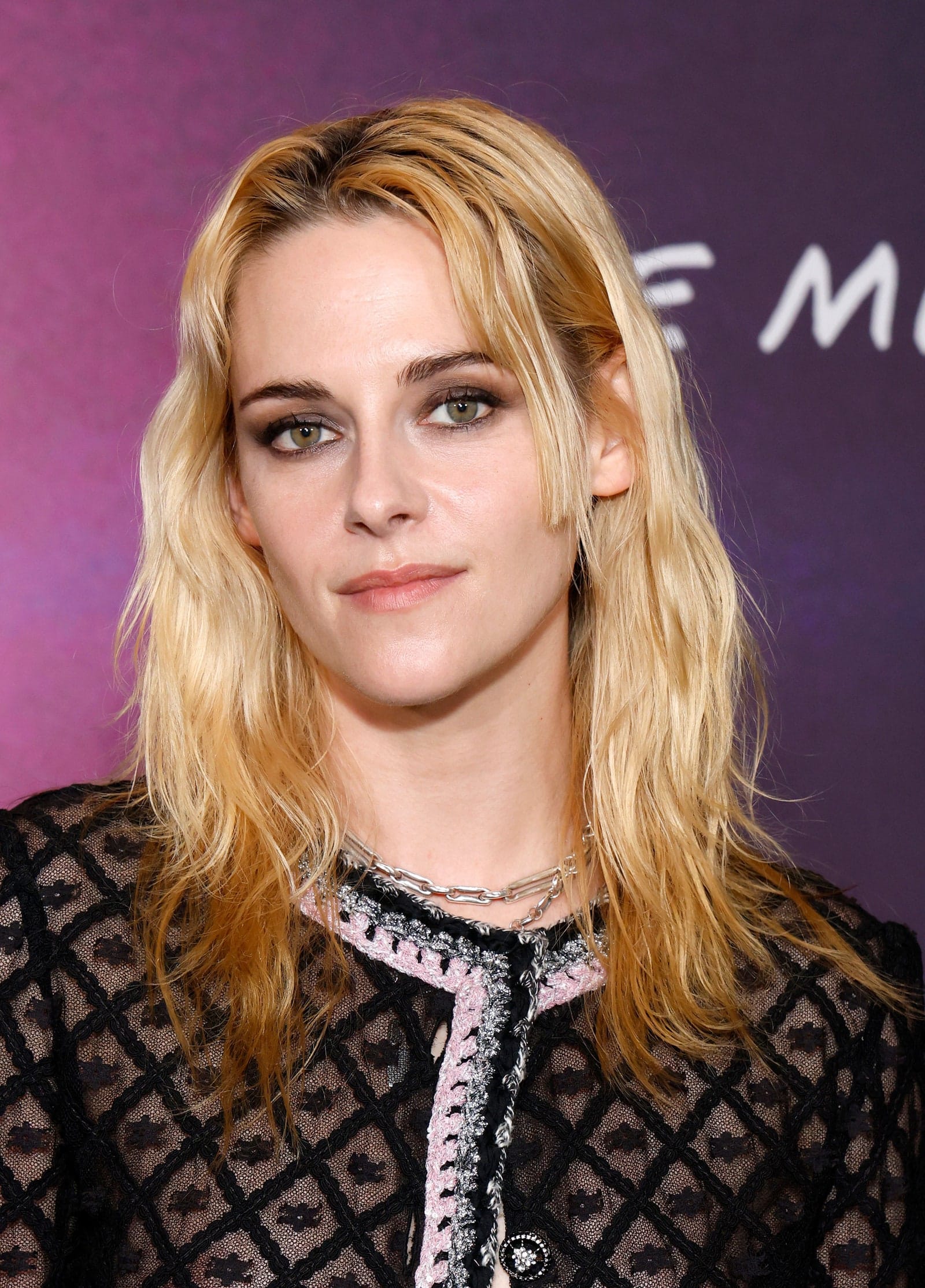 Kristen Stewart a făcut o întoarcere triumfătoare la părul blond Hipster – Vezi fotografiile