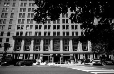 În spatele bătăliei pe bani mulți a lui Trump pentru a zgudui VA: „Cred că este o amenințare existențială”