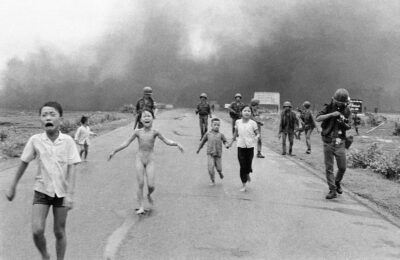 Cine a făcut cu adevărat faimoasa fotografie „Napalm Girl”?
