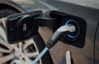 Japonezii de la Toyota anunță lansarea vehiculelor electrice și a bateriilor în China și SUA, în timp ce profitul lor trimestrial crește