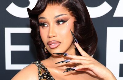 Cardi B pierde o bucată din manichiura ei de la Grammy 2025