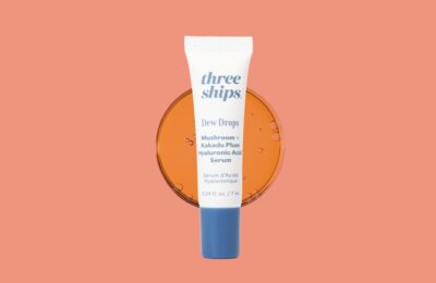 Serul cu acid hialuronic Three Ships Beauty Dew Drops Mushroom + Kakadu Plum este perfect pentru rutinele de îngrijire a pielii în straturi – recenzie