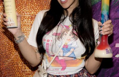 Cardi B a devenit complet anime cu chiflele ei spațiale pe jumătate ridicate – vezi fotografii