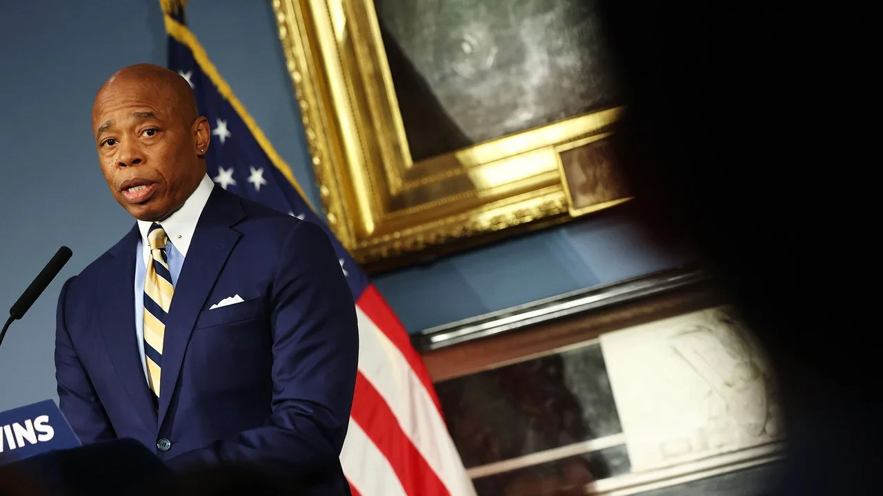 Viața politică a lui Eric Adams se bazează acum pe Donald Trump