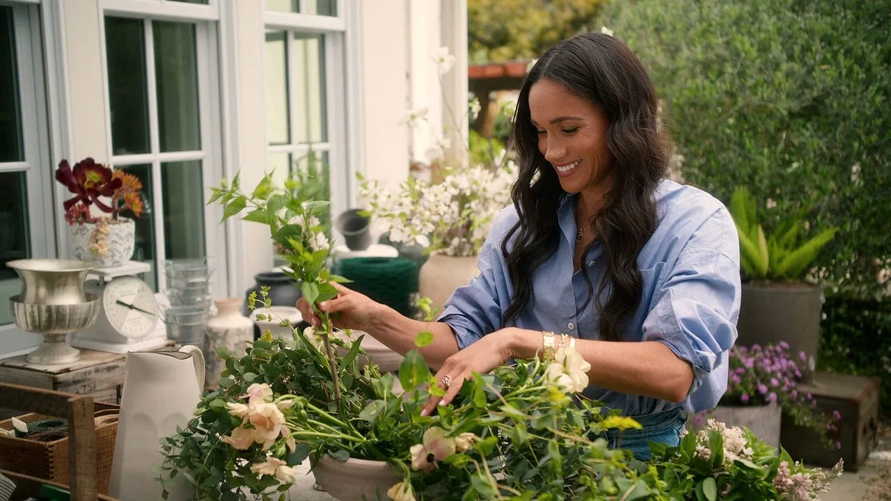 Recenzie: În „Cu dragoste, Meghan”, Meghan Markle este neobosită în căutarea bucuriei, dar în ce scop?