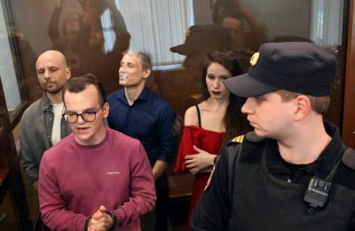 Ruşia îi închide pe jurnaliştii care au îndrăznit să investigheze corupţia din interior