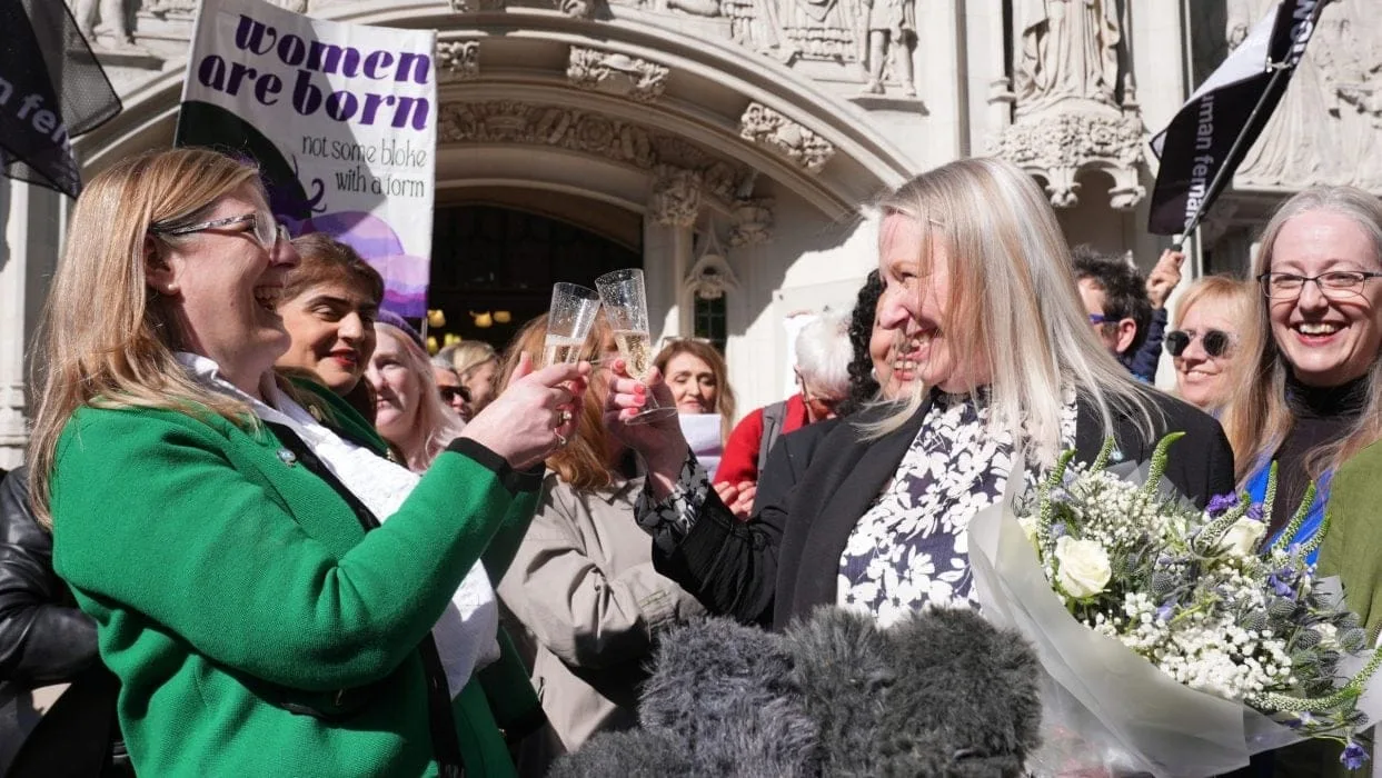 Decizia șocantă a Curții Supreme: Femeile trans nu sunt recunoscute ca femei în Marea Britanie!