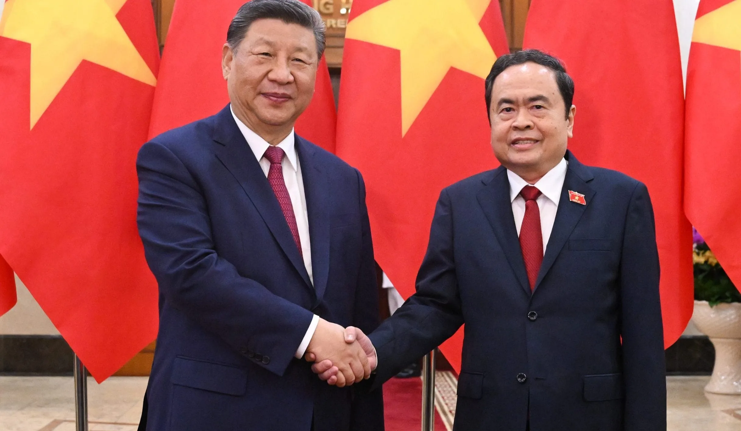 China îngenunchează America în fața lui JD Vance