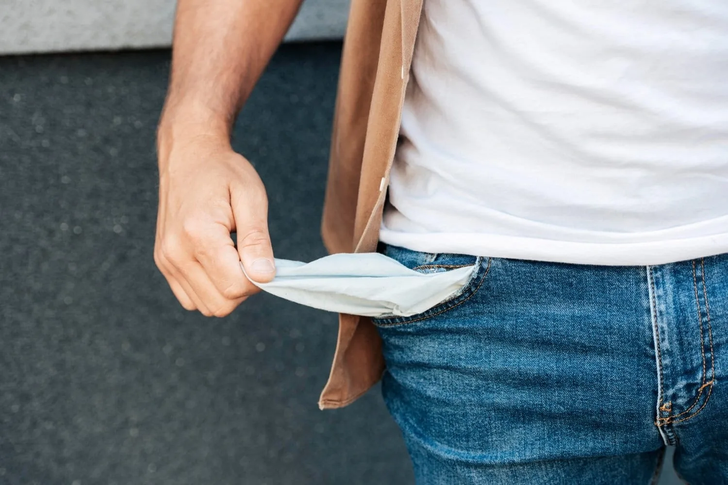 Cum să supraviețuiești fără bani: 7 alternative financiare creative