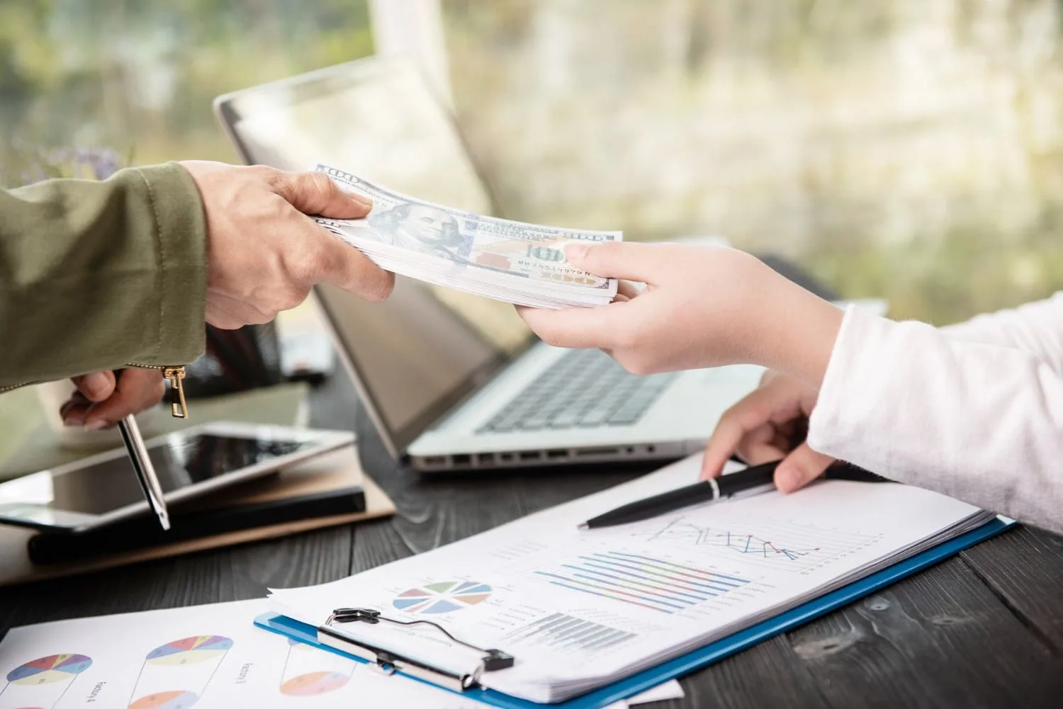 Clickbait: Cum să negociezi salariul pentru a câștiga mai multți bani