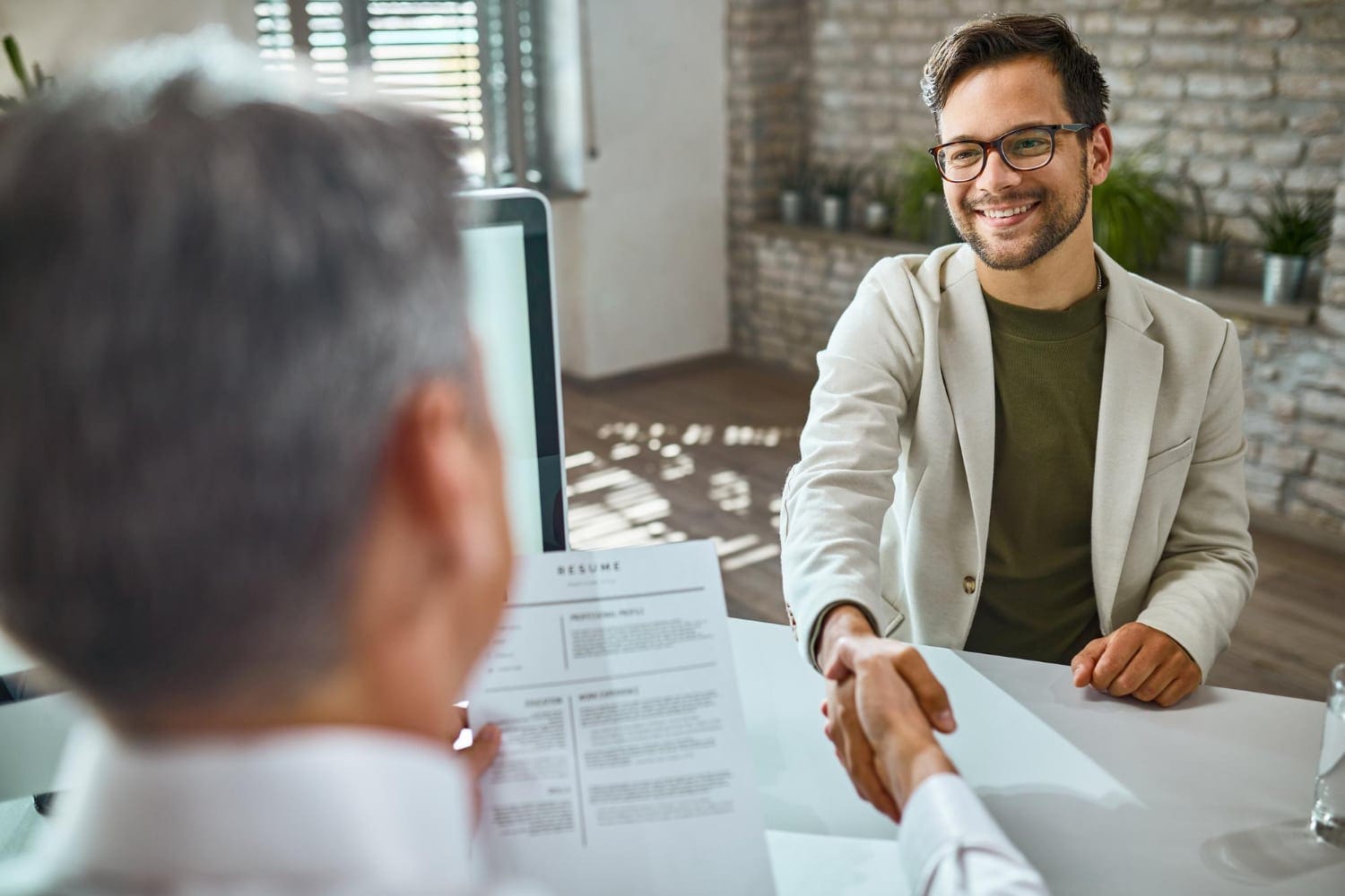 Când e cel mai bun moment să îți găsești un job? Descoperă aceste 3 sfaturi! Clickbait