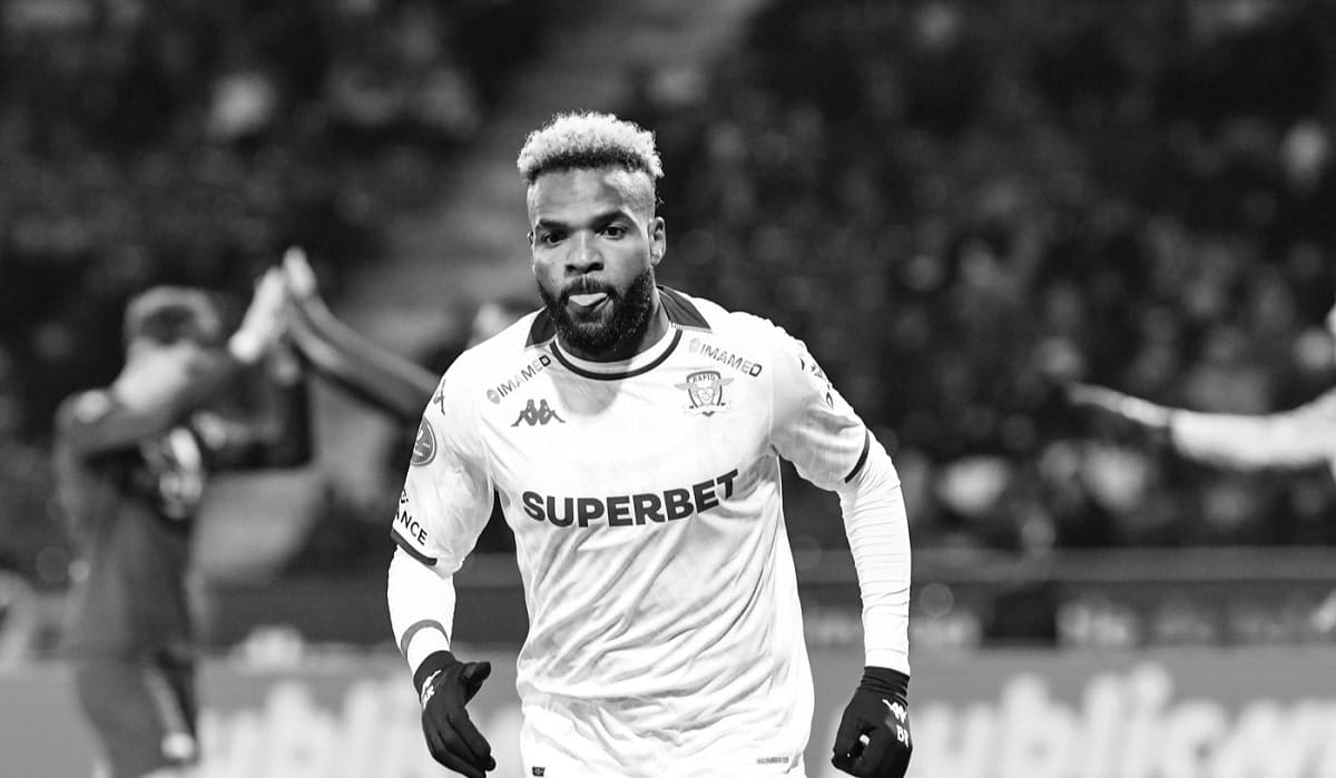 Sicriul lui Aaron Boupendza, întoarcere acasă în Gabon! Ultima ceremonie pentru fotbalistul legendar!