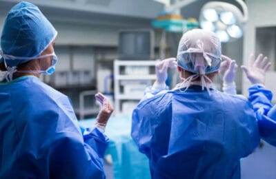 Tumoră de ochi îndepărtată cu succes în America!