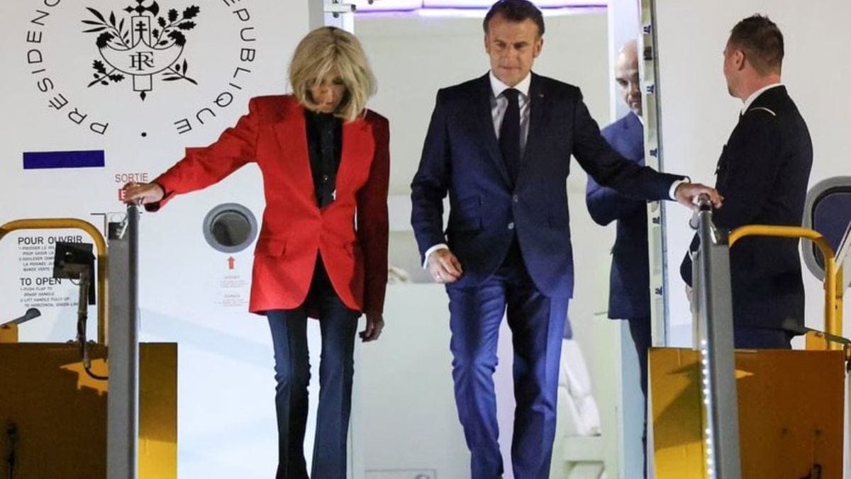 Emmanuel Macron, surprins într-o situație neașteptată la sosirea în Vietnam: reacția incredibilă a soției sale!