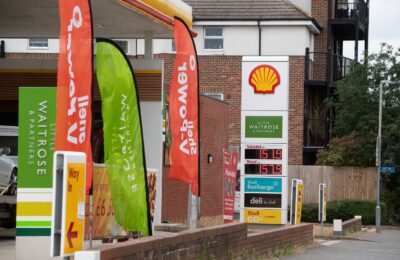 Megafuziune epocală: Gigantul Shell își propune să achiziționeze BP