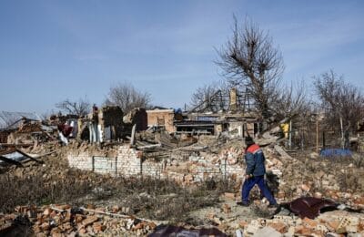 Rezidenții unui oraș atacat de ruși refuză să cedeze lui Putin: „Nu suntem vinovați!”