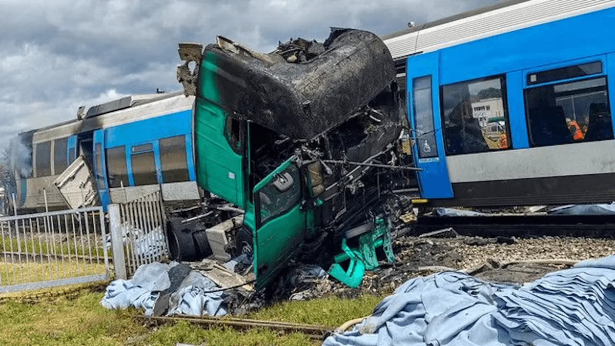 Impact devastator în Austria: Tren și camion în flăcări!
