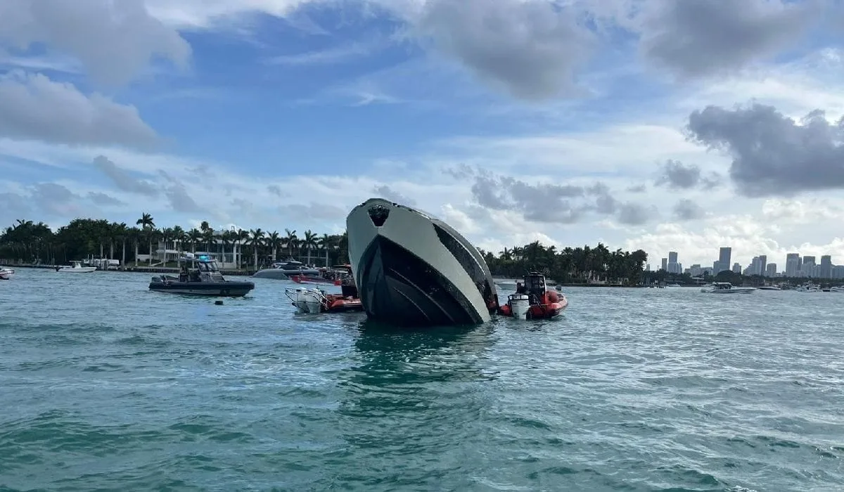 Super Yacht Lamborghini se scufundă și influencerii se descurcă.