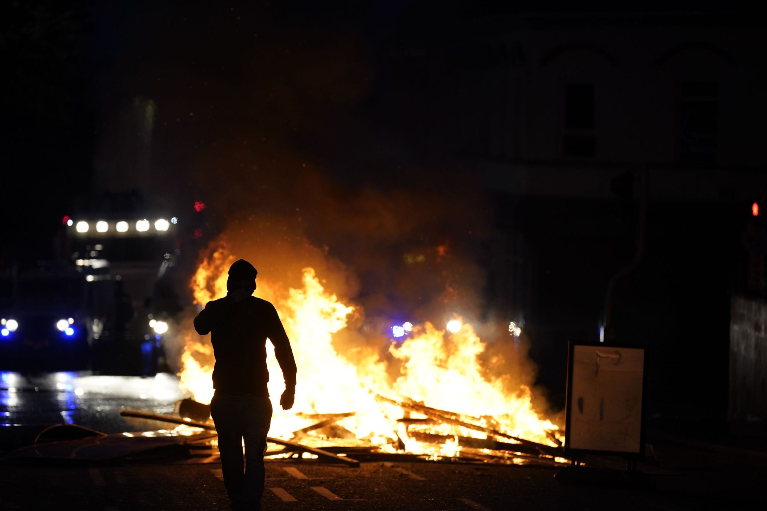 Ballymena, orașul urii: incendiat sub sloganul „Străinii să dispară”. Românii, în centrul atenției