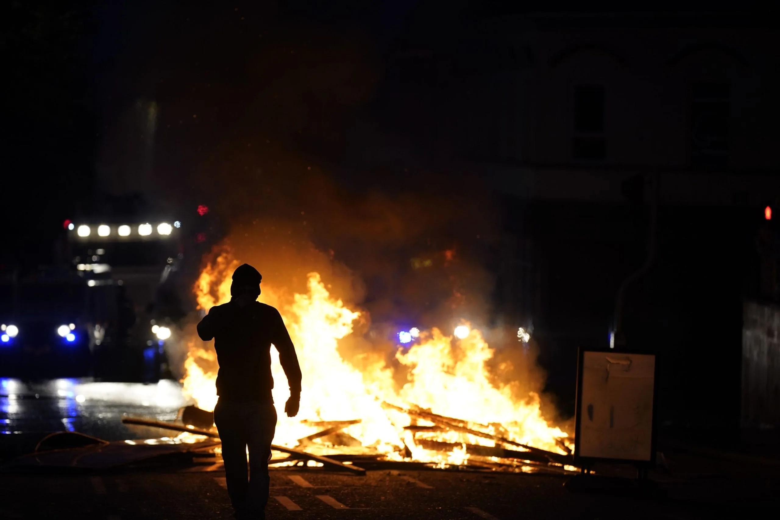 Ballymena, orașul urii: incendiat sub sloganul "Străinii să dispară". Românii, în centrul atenției