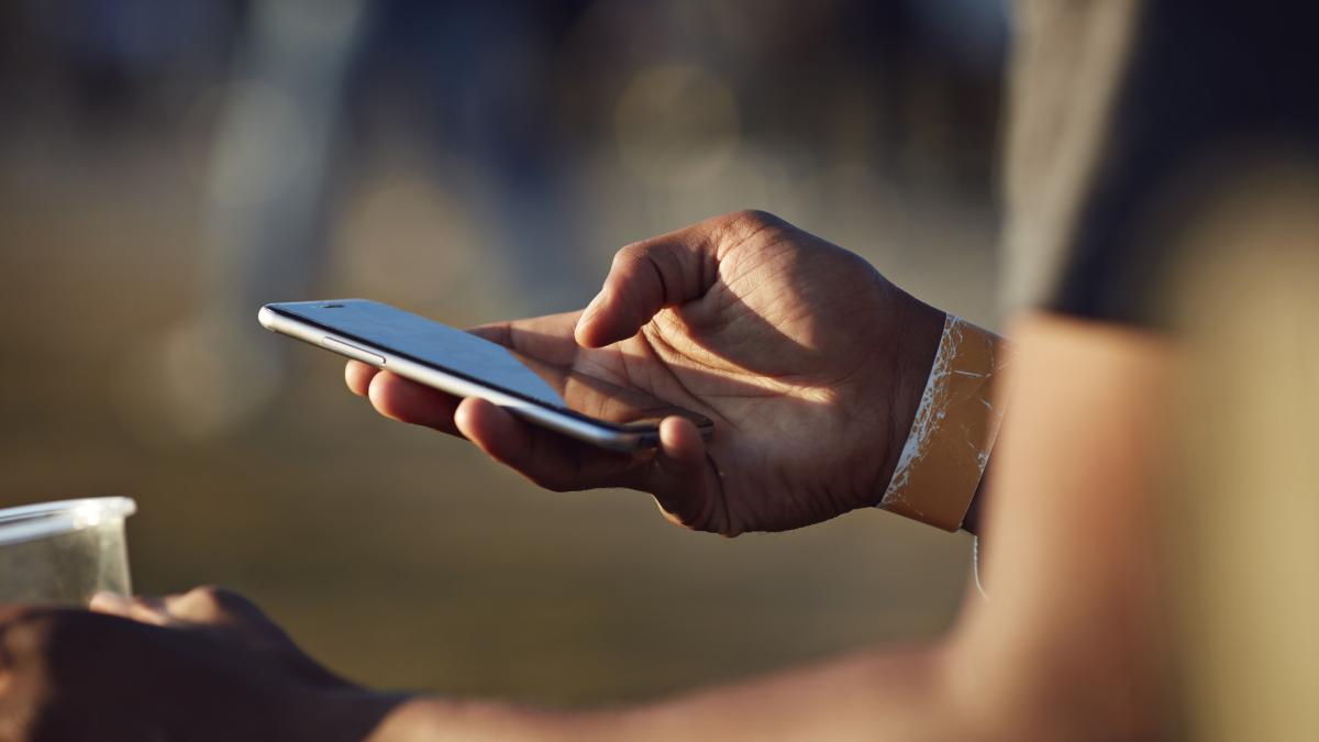 Cum să îți prelungești durata bateriei telefonului în 2026