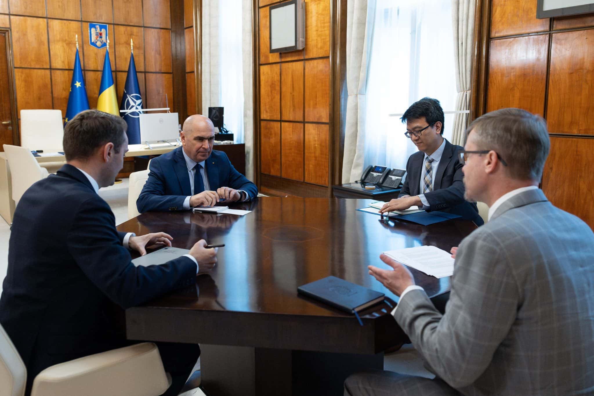 Tăietură drastică în rândul bugetarilor: 30% riscați să fie disponibilizați! Proteste violente împotriva Executivului