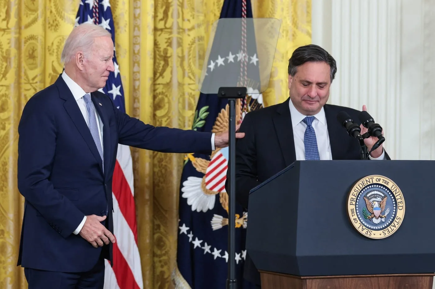 Ron Klain se sustrage de la jurnaliști după un interogatoriu-maraton în ancheta privind presupusa ascundere Biden