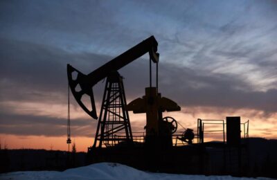 Fluctuațiile prețului petrolului: Inflație și geopolitică