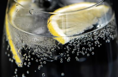 Băutura cu lămâie: beneficii sau mit?