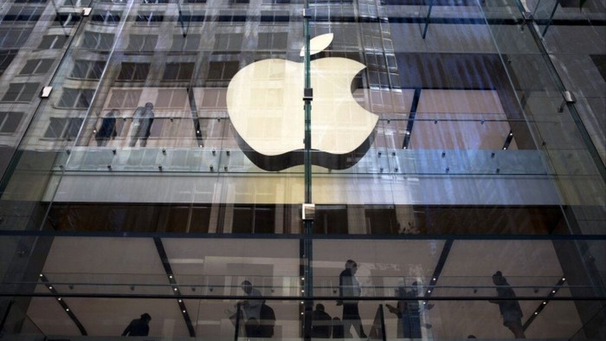 Apple, implicată într-un scandal legat de AI și piraterie