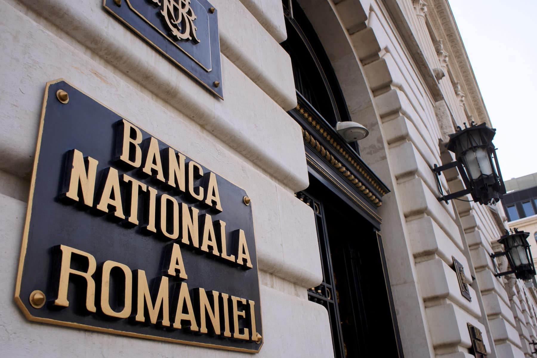 Leul revine în forță împotriva euro! Aurul atinge un maxim istoric în BNR