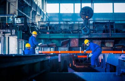Scăderi în toate sectoarele industriale. Date INS