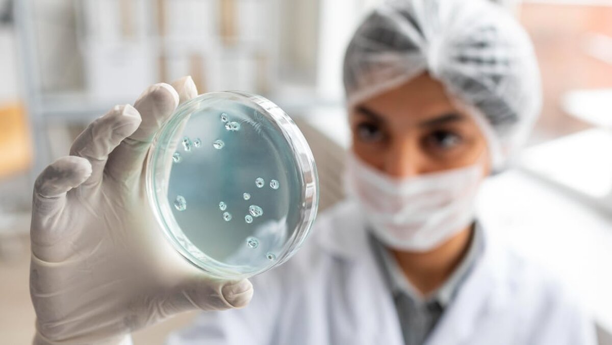 Descoperire medicală: Test de sânge revoluționar pentru cancer ovarian