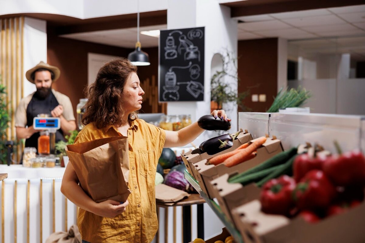 Comerțul alimentar din România, în pericol de dispariție. Multinaționalele domină 85% din piață.