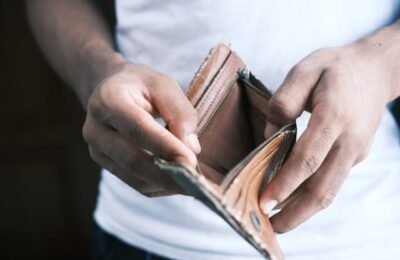Cum stresul financiar îți afectează sănătatea – recunoaște-l și scapă de el