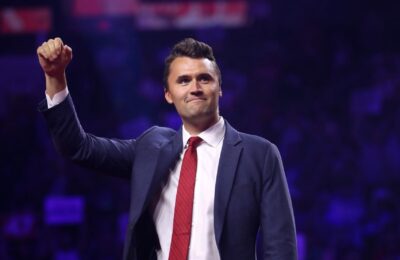 Charlie Kirk, apropiatul lui Trump, asasinat în timpul unui discurs la o universitate din Utah