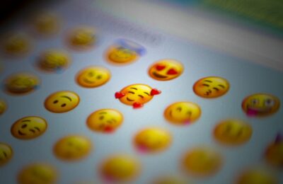 Atenție! Prea multe emoji-uri pot dăuna relației. Ce spun psihologii?