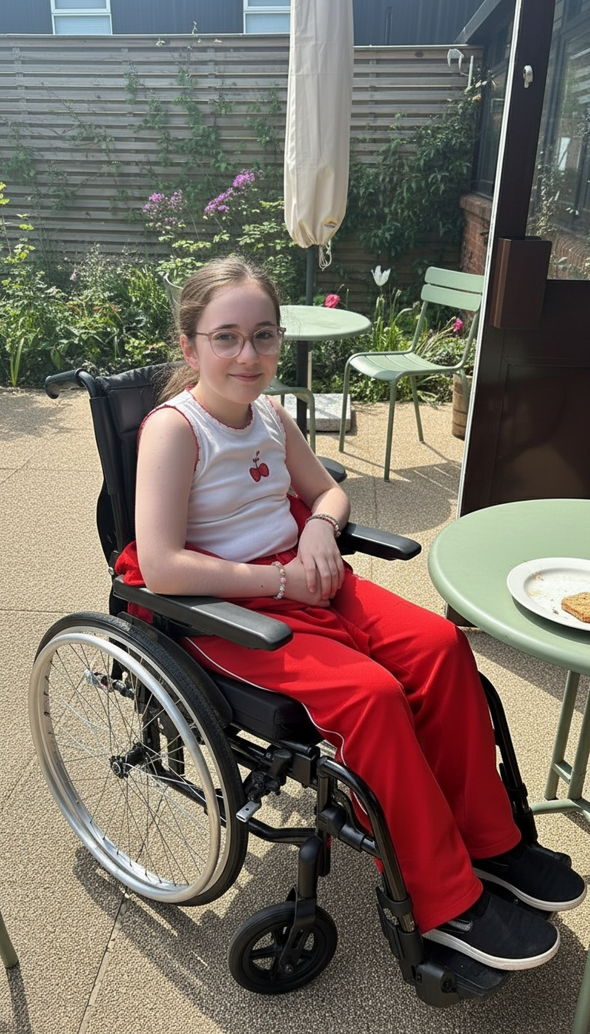 Tânără artistă paralizată redescoperă scena