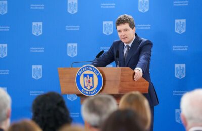Nicușor Dan a promulgat legea reducând salariile cu 30%. Ce entități suferă consecințele?